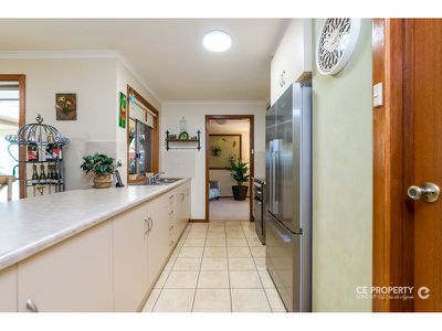 10 Mitchell Court, Williamstown