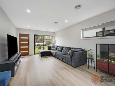 4 Keith Bain Crest, Whitlam