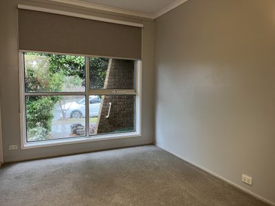 8 Westminster Drive, Werribee
