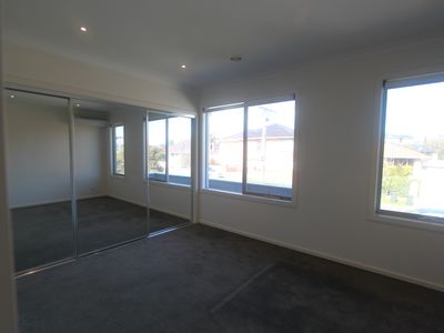 1 / 27 Fairland Avenue, Oakleigh East