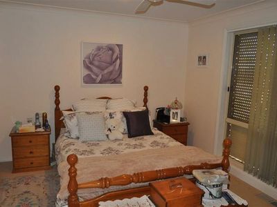 9 Oak St, Forbes