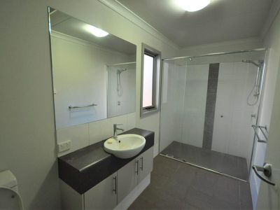 15 SPINIFEX Street, Newman