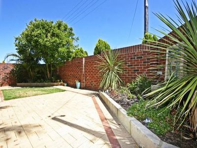 2/19 Albemarle Street, Scarborough
