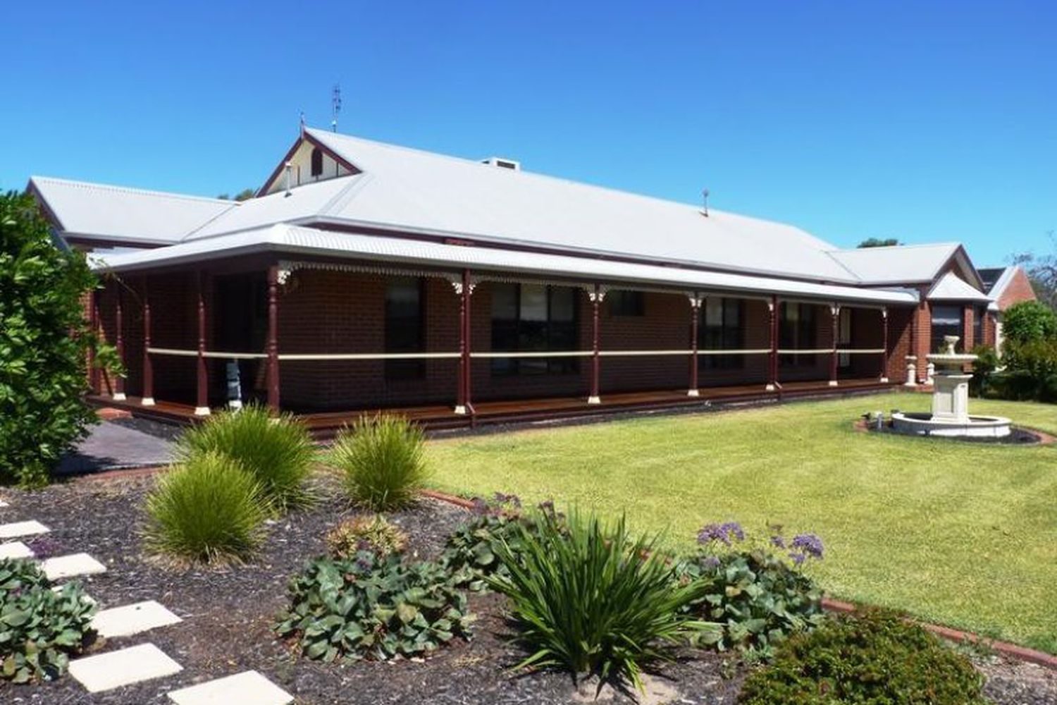 135 Barnes Boulevard, Horsham