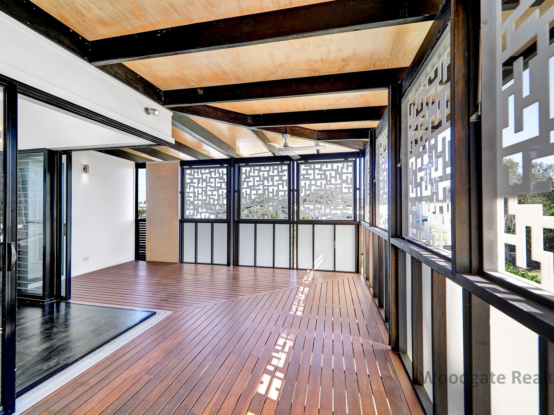 6 WHALE COURT, Woodgate