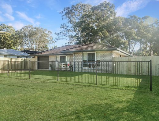 Refurbished Gem in Old Tewantin image 1