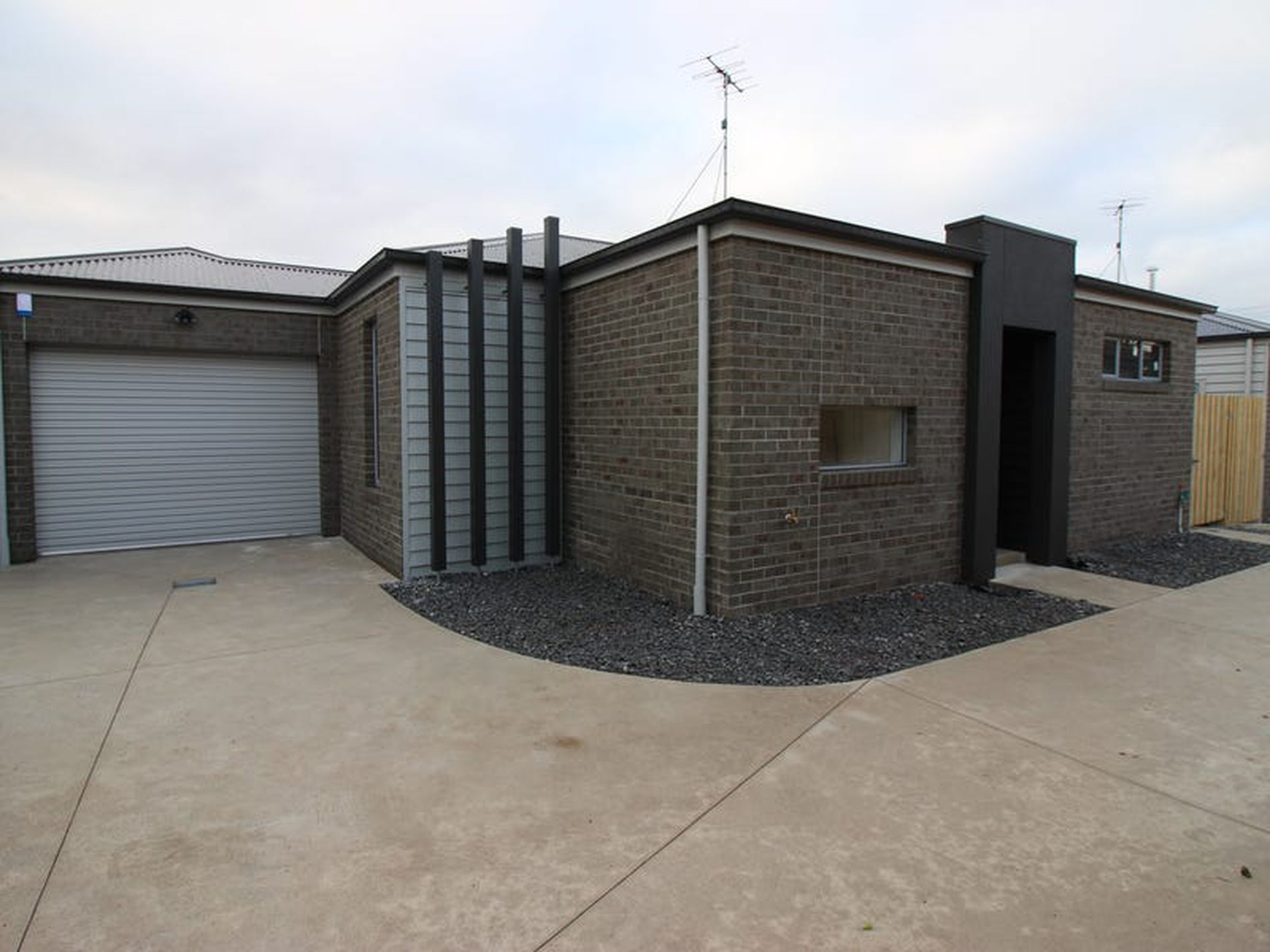 2 / 13 Hughes Street, Bell Park