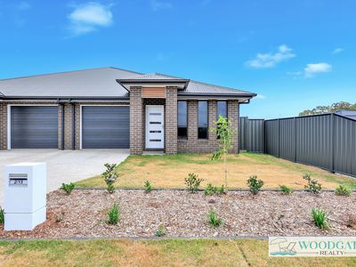 2 / 15 Oystercatcher St, Woodgate