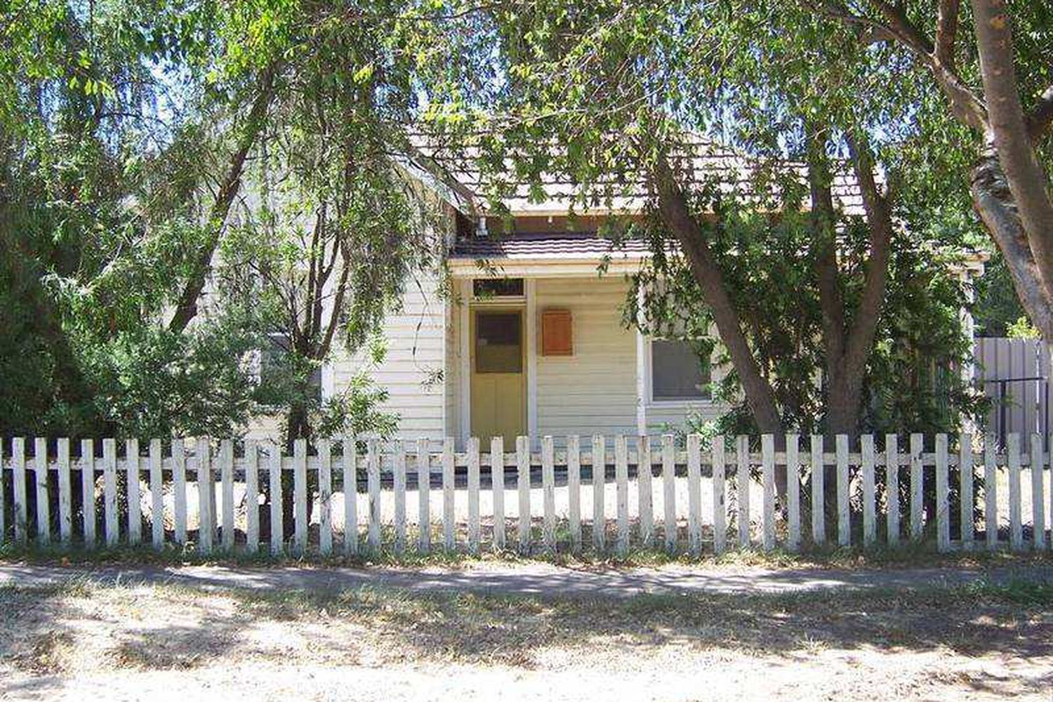 31 Searle Street - - For Rent, Horsham