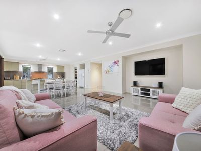 44 Feathertail Place, Wakerley