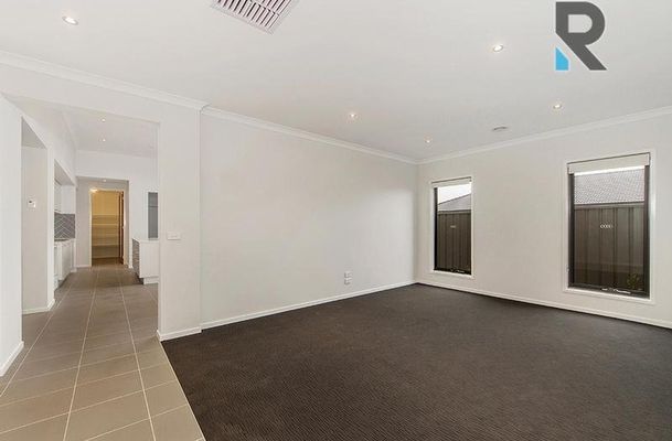 28 Emblem Way, Craigieburn