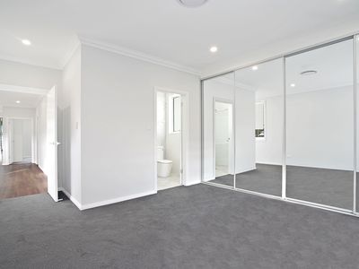 1 / 11 Junction Rd, Moorebank