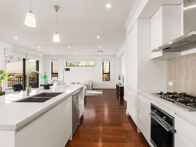 17 Jindabyne Avenue, Chadstone