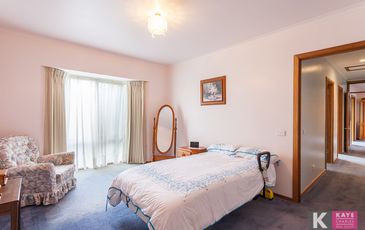 2 McNamara, Pakenham