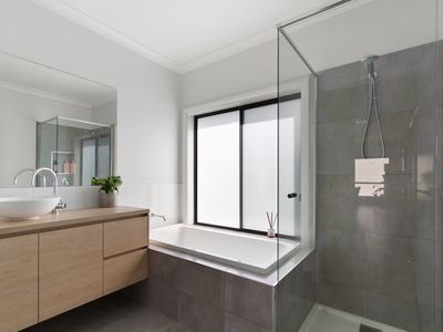29 Swan Lake Drive, Sale