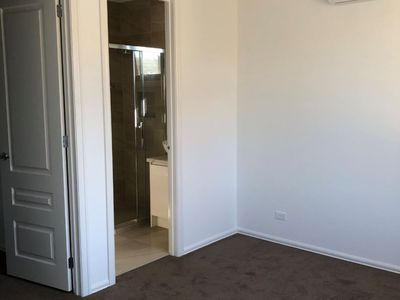 1 / 4 Fortune Street, Box Hill North
