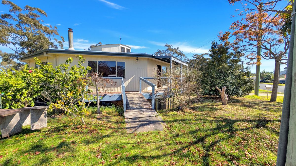 35 Hillcrest Avenue, North Narooma