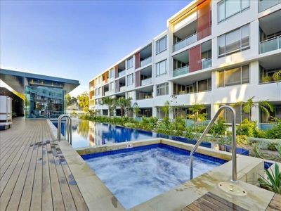 A108 / 6 Ave Of Oceania, Newington