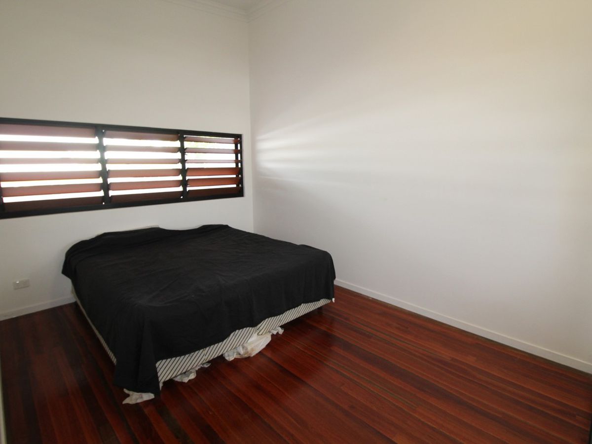 1 / 4 GRAU STREET, Atherton