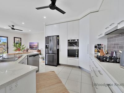 9 Sunset Avenue, Woodgate