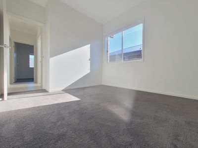 2 Glasspond Street, Chisholm