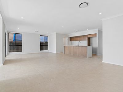 37 Clifton Crescent, Wilton