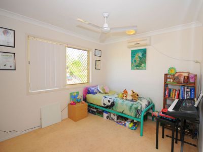 11 FAYE AVENUE, Scarness