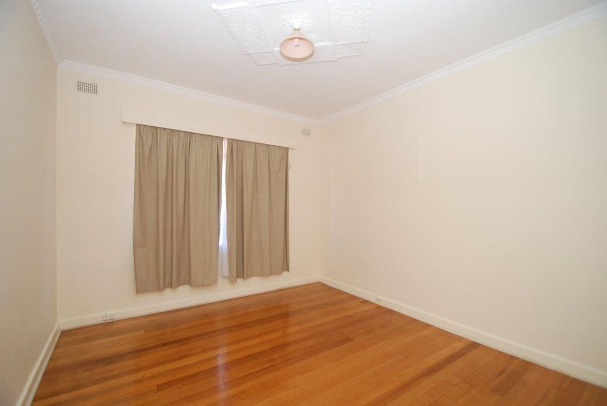 12 Kintore Avenue, Kilburn