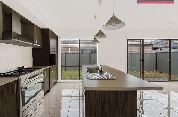28 Silvergum Way, Craigieburn