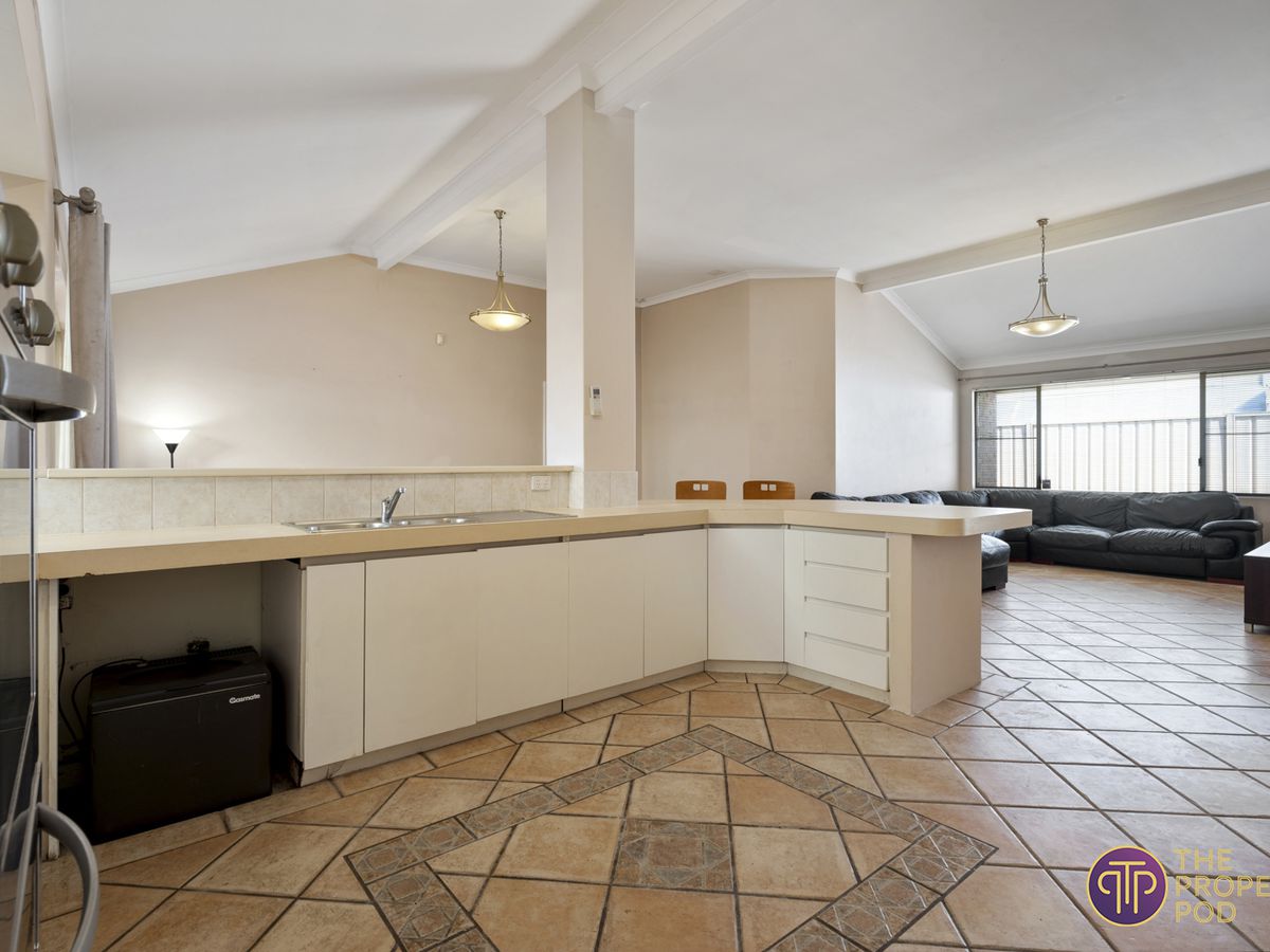 12 Waterlily Close, Huntingdale