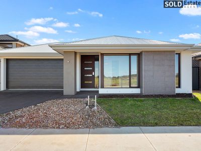 9 Copabella Circuit, Clyde North