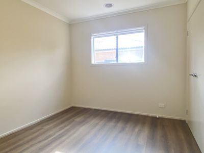 28 Miniata Way, Manor Lakes