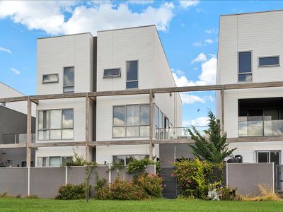 34 Luxe Terrace, Point Cook