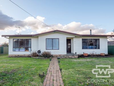 12 Hilton Street, Glen Innes