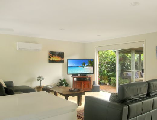 Fully Furnished 3 Bedroom Home with Tropical Pool image 4