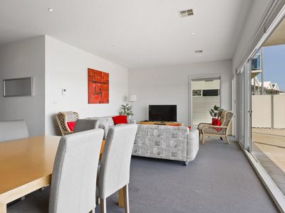 5 / 5 Adelaide Street, George Town