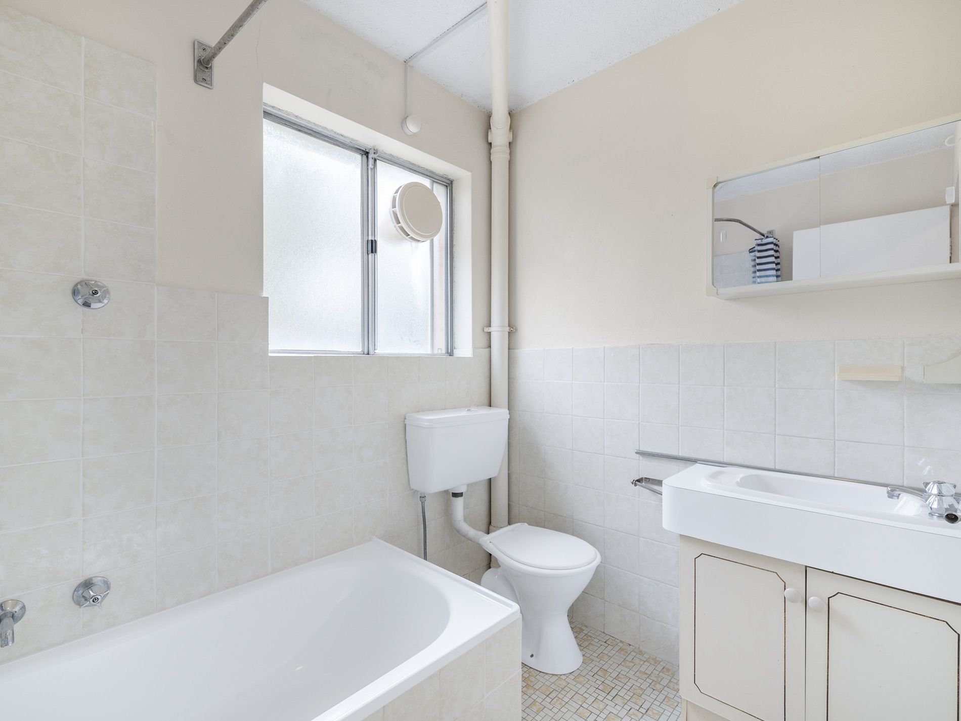1 / 3 King Street, Crestwood