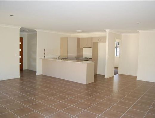 Delightful home in Noosaville image 4
