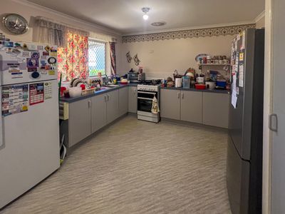 11 MOFFATT STREET, Kalbar