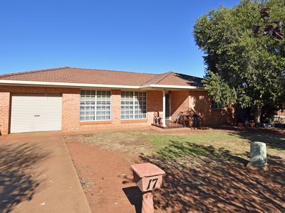17 Buckingham Drive, Dubbo