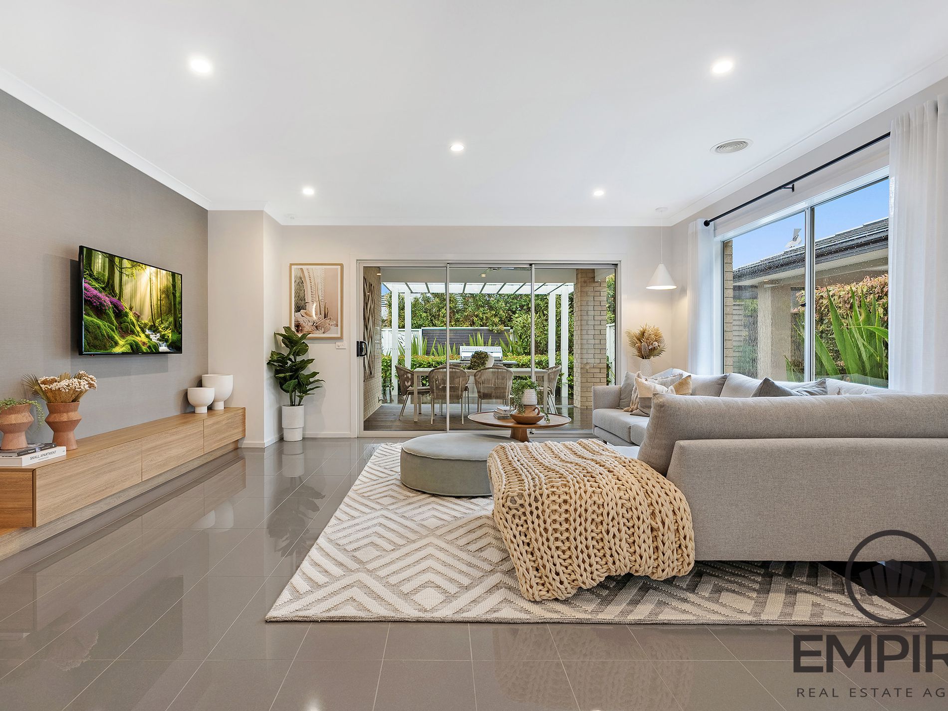 49 Centenary Boulevard, Officer South