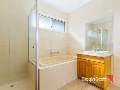 2 / 3 Dempster Street, West Footscray