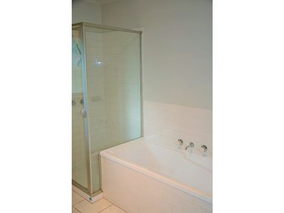 4 Bond Street, Hadfield