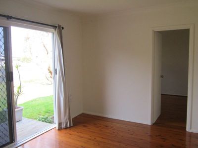 1 / 4 Banksia Avenue, Windang