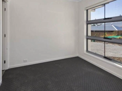 1 / 22 Christie Crescent, Bellbird Park