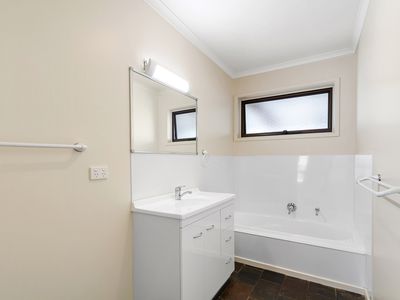12 Yvette Close, Sale