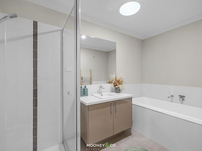 52 McEwan Drive, Cranbourne East