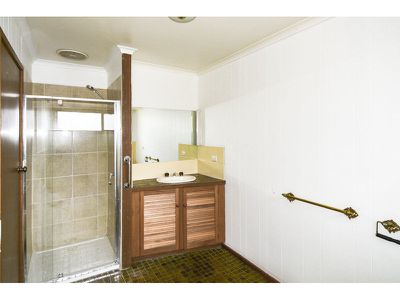 4 Oak Court, Horsham