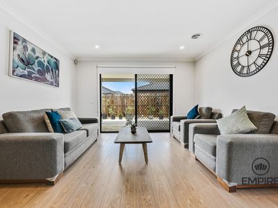 10 Hollybush Avenue, Clyde