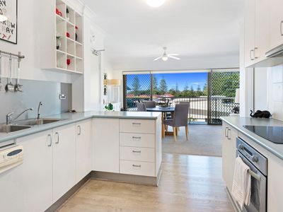 9 / 4 Mary Avenue, Mermaid Beach